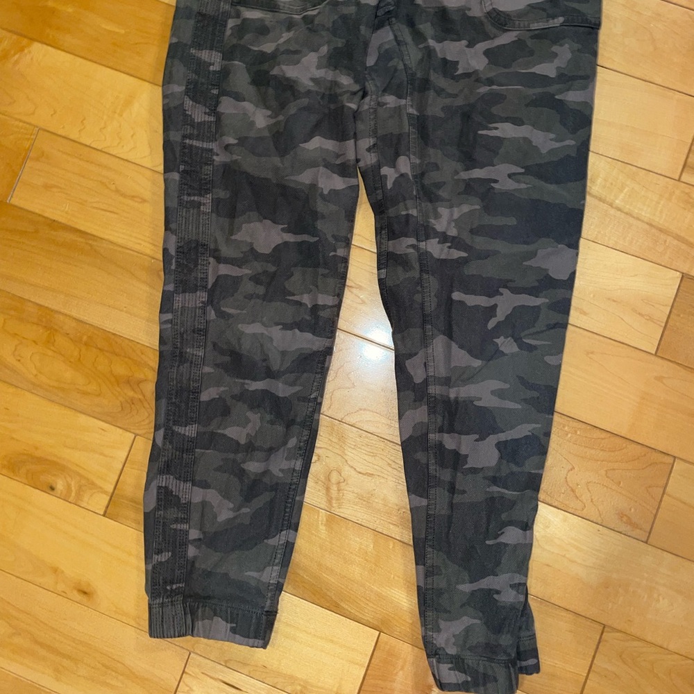Sold on mercari  farallon black olive Camo joggers - Picture 6 of 6